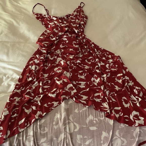 Amour Vert Dresses & Skirts - Amour Vert Red and White Floral Midi Dress